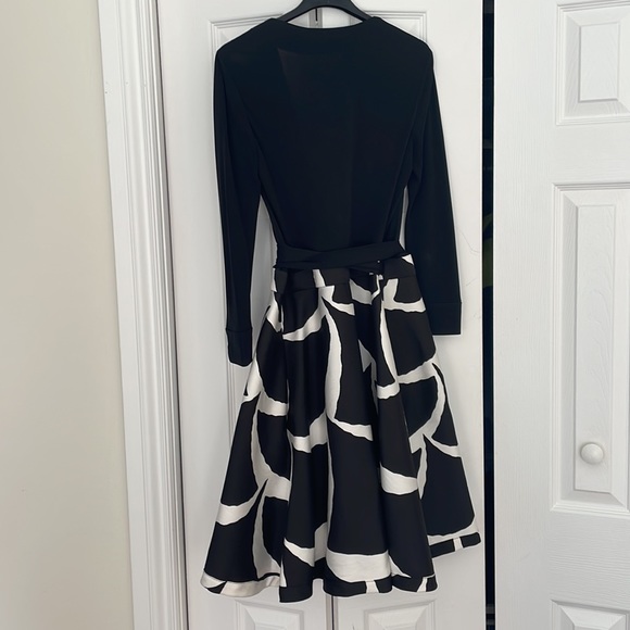 Diane Von Furstenberg ( DVF ) size 2 midi wrap dress - Picture 4 of 8